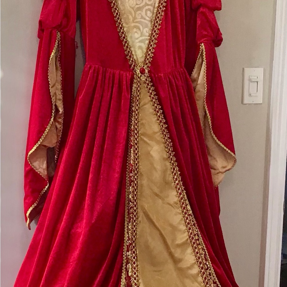 Elegant Red and Gold Women's Halloween Costume